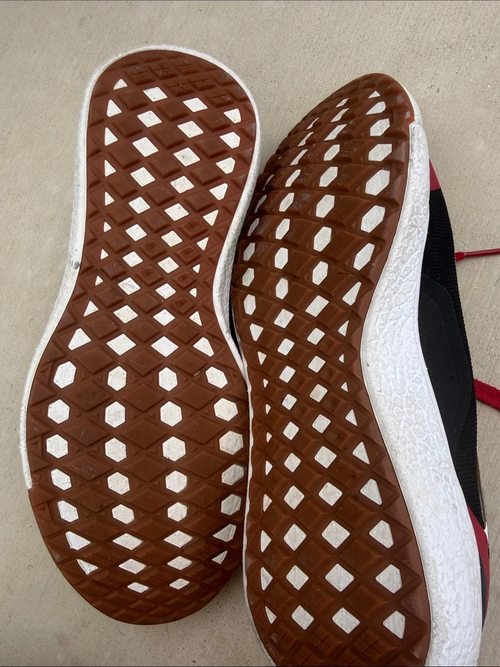 Vans Men’s UltraRange red, Black & White Low-Top Skate Sneakers